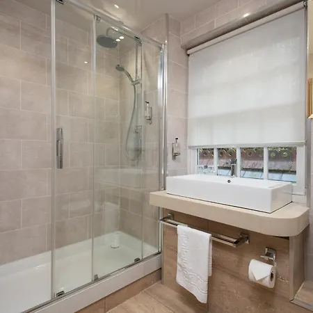 The King's Head - The Collection Group 그레이트 에이튼